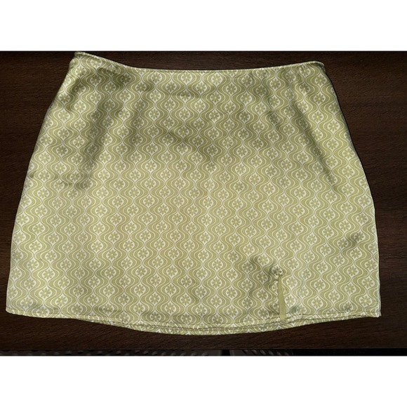 Hollister Dresses & Skirts - Hollister Mini Skirt Green  White Print High Rise  Size M